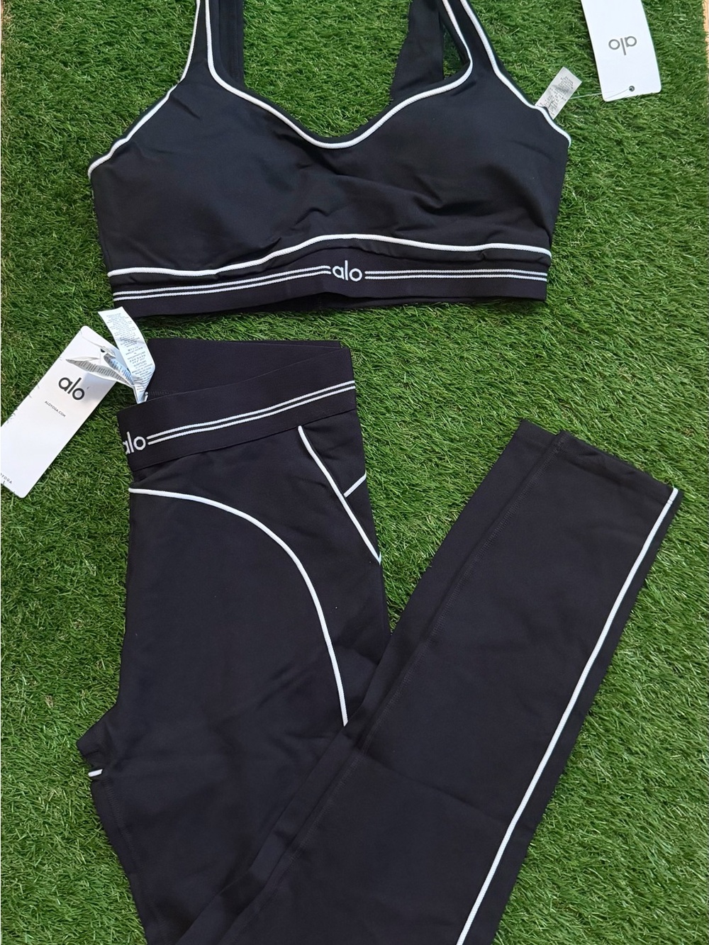ALO Yoga Black Sports Bra and Leggings Set with White Piping